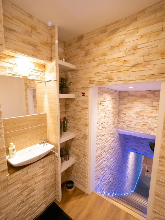 Le Spa De La Cathedrale - Jacuzzi - Sauna - Champagne - Netflix - Wifi 트루아 외부 사진